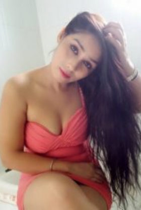 Khushi Singh +971562085100, a seductive and irresistible hottie can be yours.